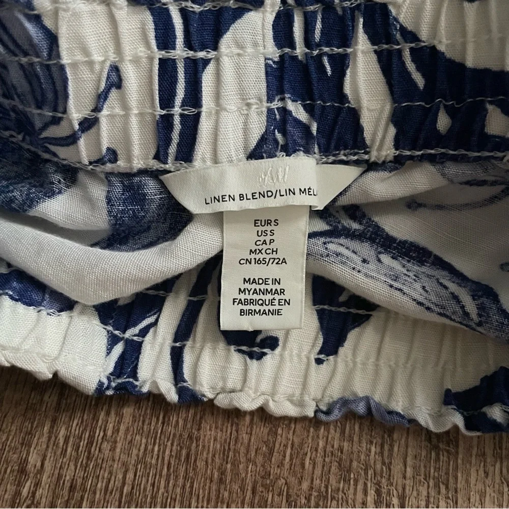 H&M Linen Blend Pull On Shorts Blue and White Floral Size Small